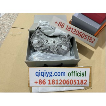 Qiqiyg.com Wholesale Fashion Bags Shoes Clothes at Top Prices Official WhatsApp +8618120605182 S013