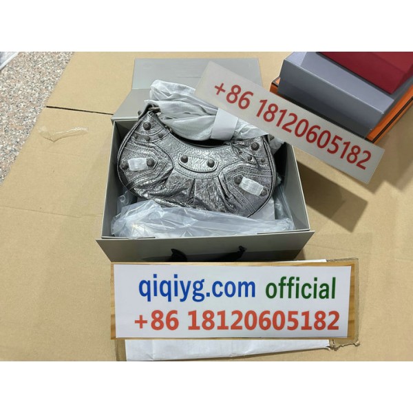 Qiqiyg.com Wholesale Fashion Bags Shoes Clothes at Top Prices Official WhatsApp +8618120605182 S013