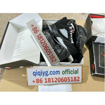 Qiqiyg.com Wholesale Fashion Bags Shoes Clothes at Top Prices Official WhatsApp +8618120605182 S060