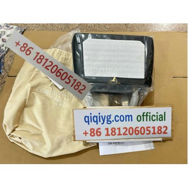 Qiqiyg.com Wholesale Fashion Bags Shoes Clothes at Top Prices Official WhatsApp +8618120605182 S066