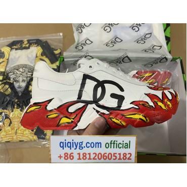 qiqiyg.com whatsapp +8618120605182 Elite Styles Unleashed Handbags Footwear Eyewear Collections Bulk Discounts A050