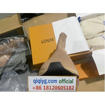 qiqiyg.com whatsapp +8618120605182 Elite Styles Unleashed Handbags Footwear Eyewear Collections Bulk Discounts A057